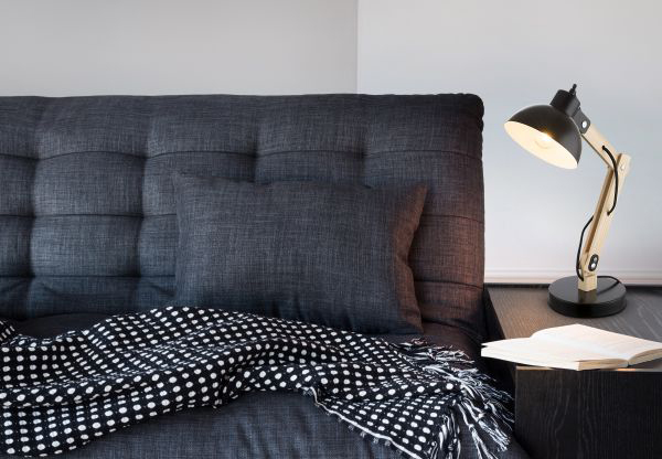 GLOBO LIGHTING 21504 Lampada da Tavolo Tongariro in Legno e Metallo 40 Watt Nero