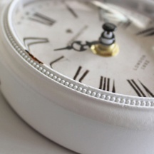 DecHome HO806094 Orologio Da Parete Rapallo in Vetro e Acciaio cm 9,8x4,5x15,3 h Bianco